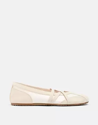Stradivarius Ballerinas mit überkreuzten Riemchen in Ecru