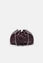 Geraffte gesteppte Wildleder-Schultertasche