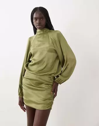 ASOS DESIGN Mini-Kleid mit Schal-Detail aus Satin in Olivgrün