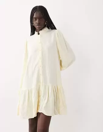 Miss Selfridge Smock-Kleid mit Kragen im Mandarinstil in Buttermilk