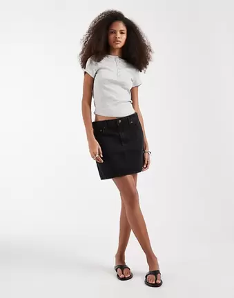 ASOS DESIGN – Minirock in verwaschenem Schwarz mit hohem Bund