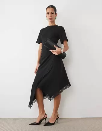 ASOS DESIGN Midikleid mit asymmetrischem Schnitt, Spitze und kurzen Ärmeln in Schwarz