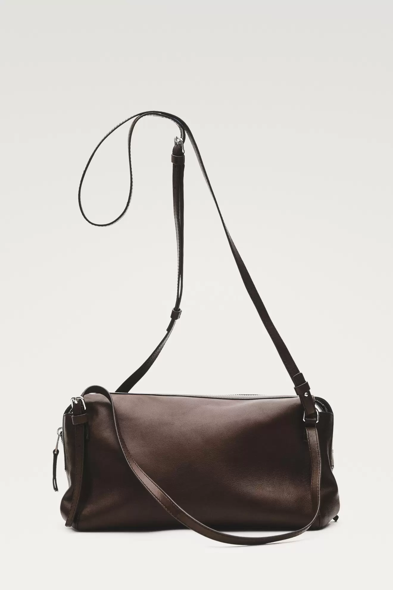 Mittlere Umhängetasche aus Leder mit Nappaleder-Finish
