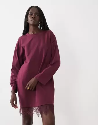 ASOS DESIGN langärmliges T-Shirt-Kleid mit Spitzenbesatz am Saum in Pflaume