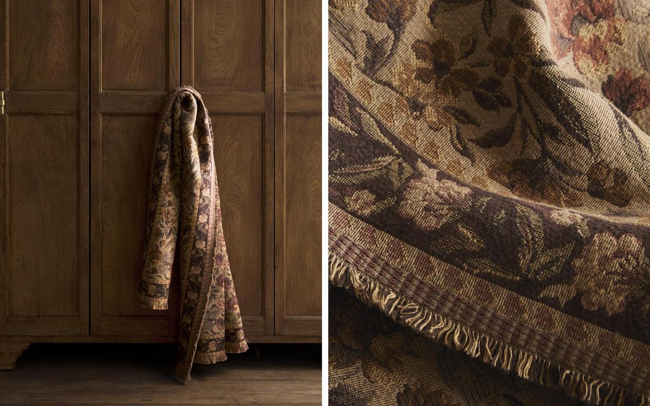 JACQUARD-DECKE MIT BLUMENMUSTER