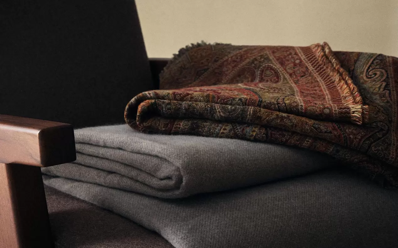 JACQUARD-DECKE MIT PAISLEY-MUSTER