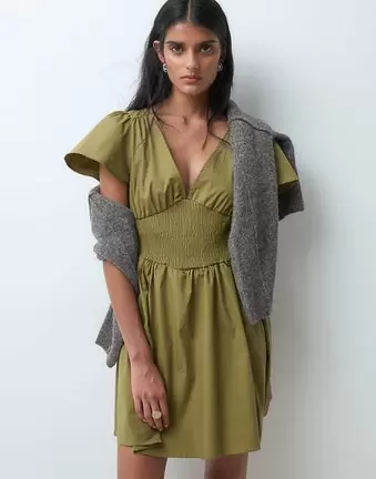 Miss Selfridge Mini-Kleid aus Popeline mit Smokdetails in Oliv