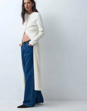 ASOS DESIGN gerippte Longline-Strickjacke mit Knopfleiste in Ecru
