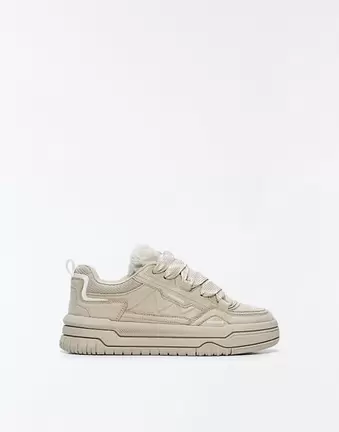 Bershka Skate-Sneaker in Hellbraun