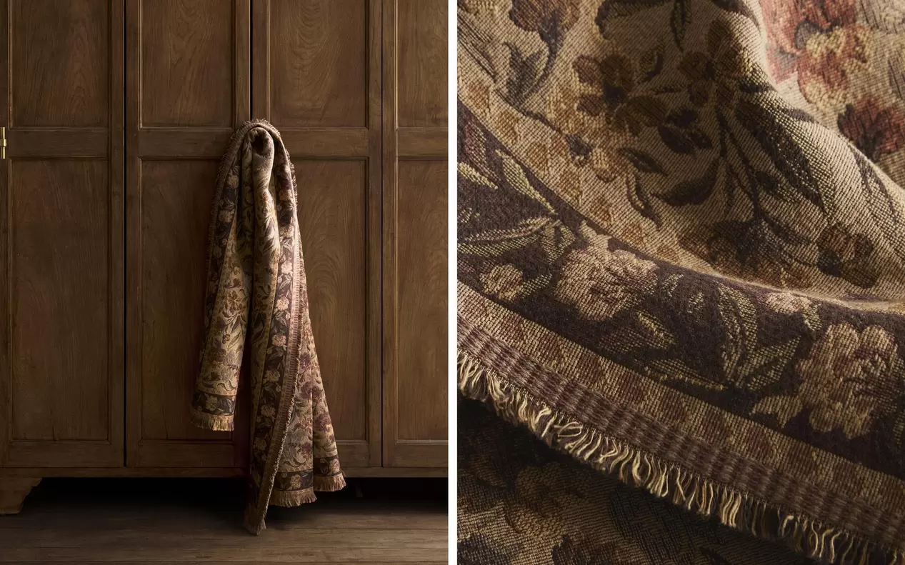 JACQUARD-DECKE MIT BLUMENMUSTER
