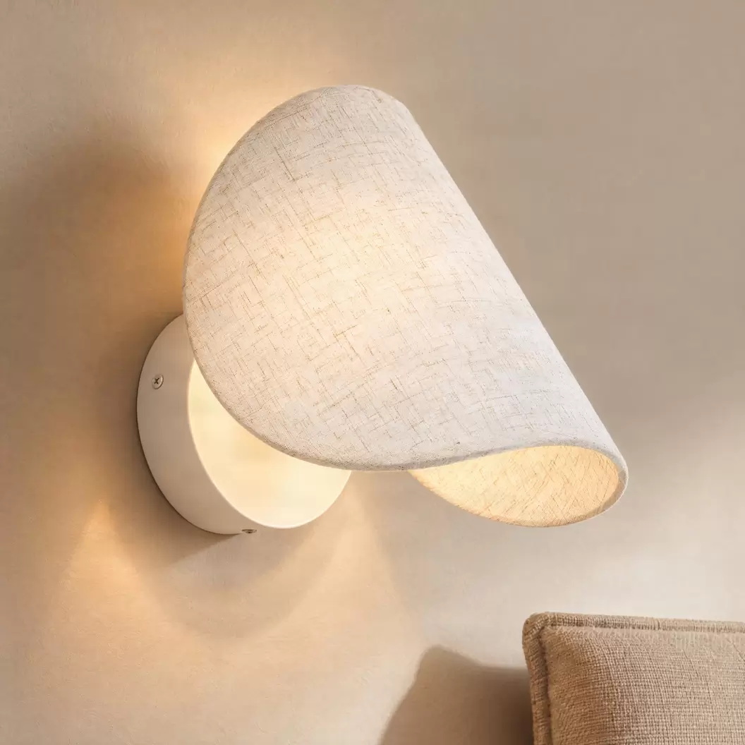 Lucande LED-Wandleuchte Tamani, beige, Leinen, step-dim