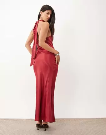 ASOS DESIGN Maxikleid mit Wickel-Mandarin-Kragen aus Satin in Kirschrot