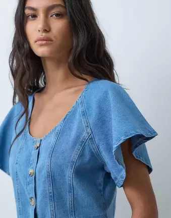 Miss Selfridge Oberteil aus Denim mit Volantärmeln in mittlerer Waschung