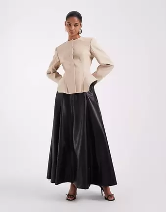 ASOS DESIGN taillierte Jacke mit Schößchen-Saum