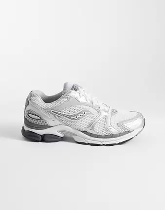 Saucony Progrid Triumph 4 OG Sneaker in Silber und Weiß