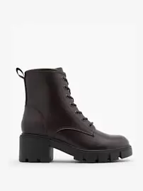 Schnürstiefelette