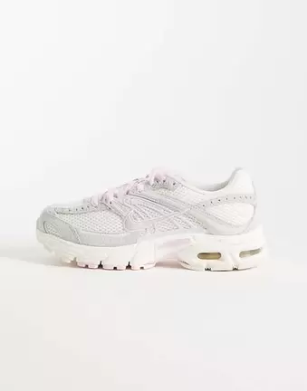 Nike Air Max Moto 2K Sneaker in Hellgrau und Pink mit Materialmix in Wildlederoptik