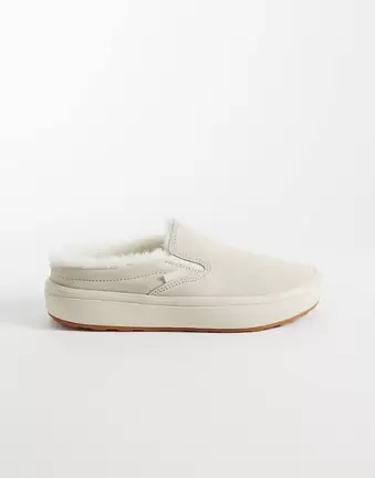 Vans Plateau-Mules in Wollweiß