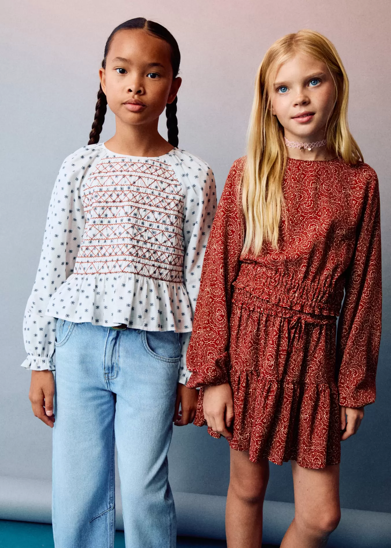 Gemusterte Bluse mit Stickerei