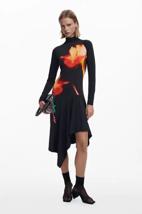 Asymmetrisches figurbetontes Kleid
