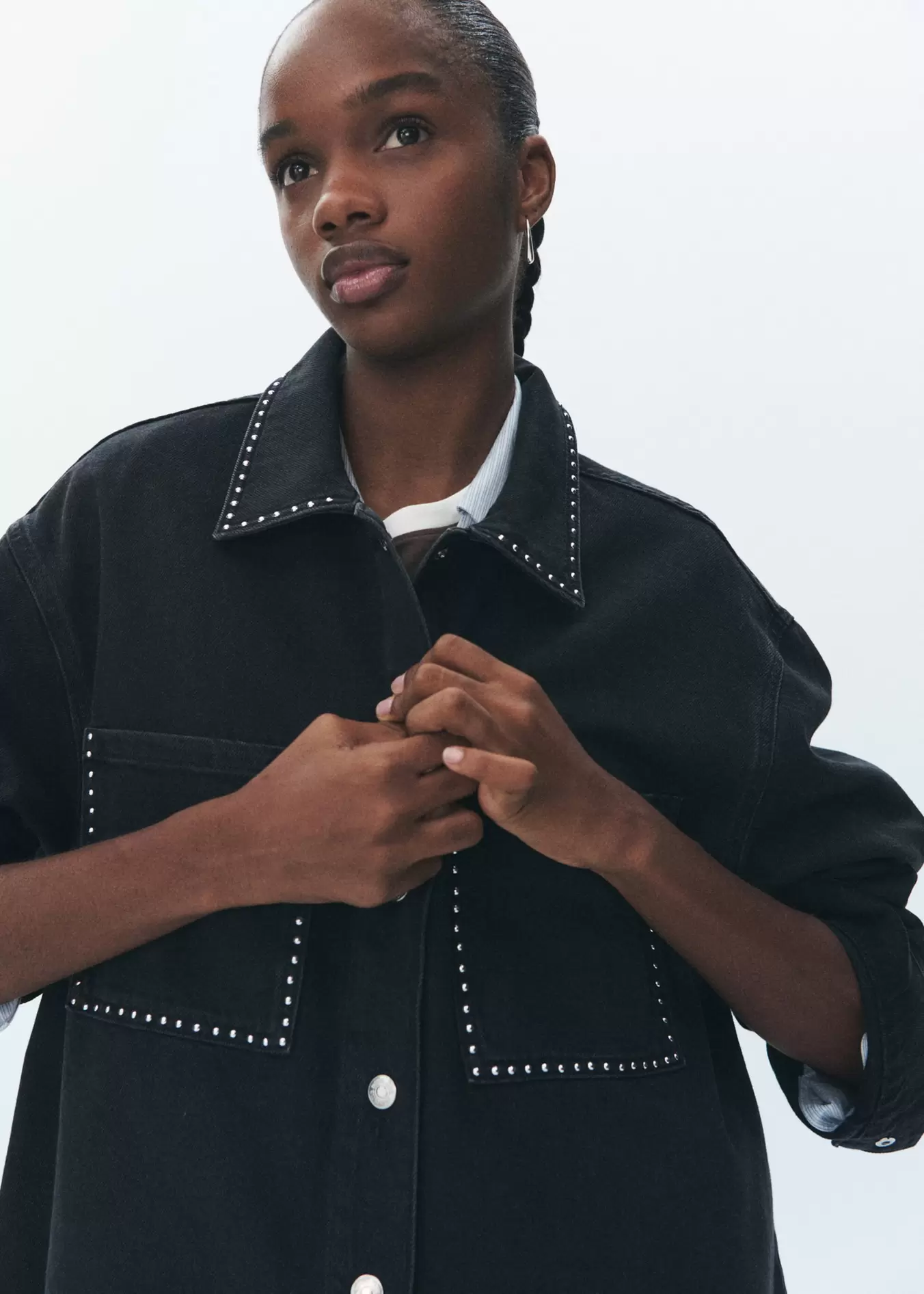 Jeansjacke mit Nieten
