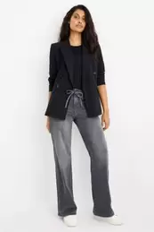 Wide leg jeans - mid-rise waist