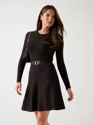Kleid aus grob gestricktem Zopfmuster