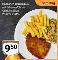 Hähnchen Cordon bleu mit Erbsen-Möhren-Gemüse, dazu Pommes frites