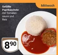 Gefüllte Paprikaschote mit Tomaten-sauce und Reis