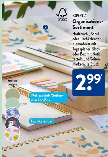 Organisations-Sortiment Notizbuch, Schul- oder Tischkalender, Klemmbrett mit Tagesplaner-Block oder Box mit Notizzetteln und Seiten-markern