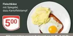 Fleischkäse mit Spiegelei, dazu Kartoffelstampf