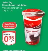 Feines Dessert mit Sahne