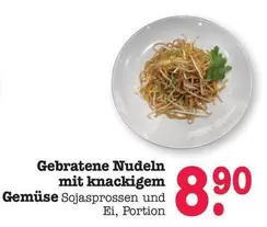 Gebratene Nudeln mit knackigem Gemüse Sojasprossen und Ei