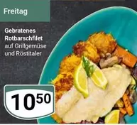 Gebratenes Rotbarschfilet auf Grillgemüse und Röstitäler