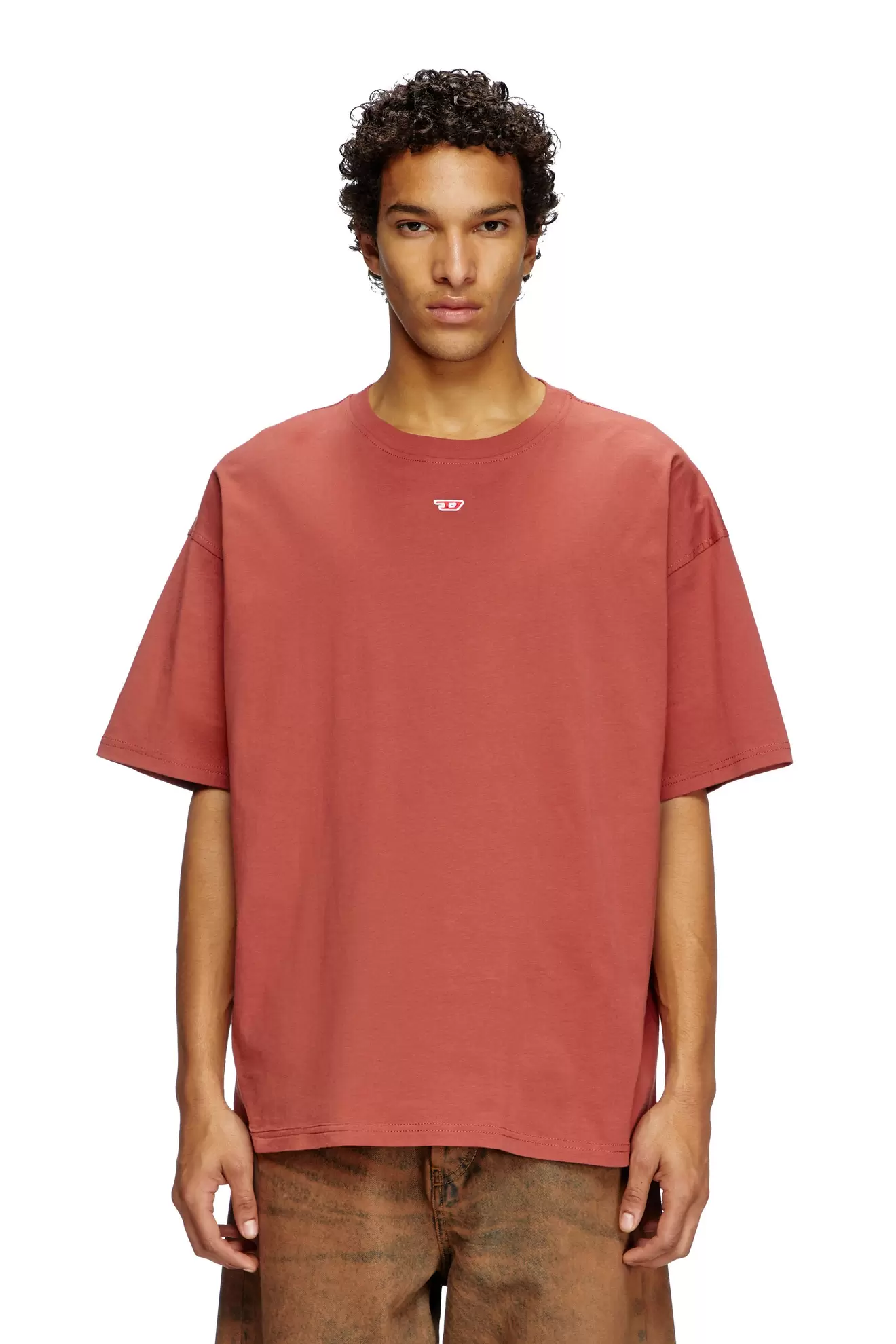 T-Shirt mit gesticktem D-Patch