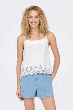Träger mit regular fit Passform