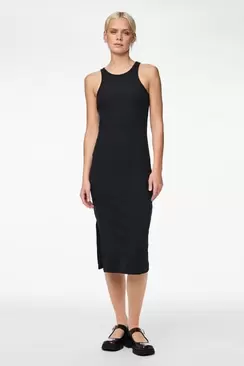 Eng anliegendes Trägerkleid