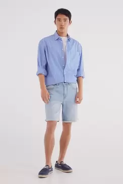Slim Fit-Bermuda aus Basic-Denim in heller Waschung