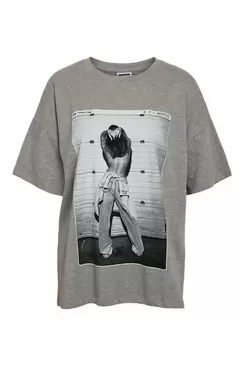 Übergroß geschnittenes und kurzärmelig T-Shirt