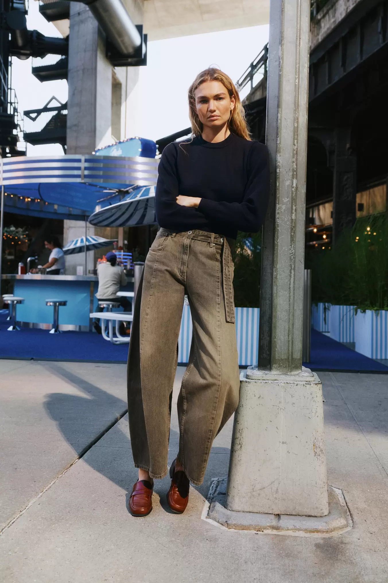 TRF OVERSIZE JEANS MIT TIEFEM BUND