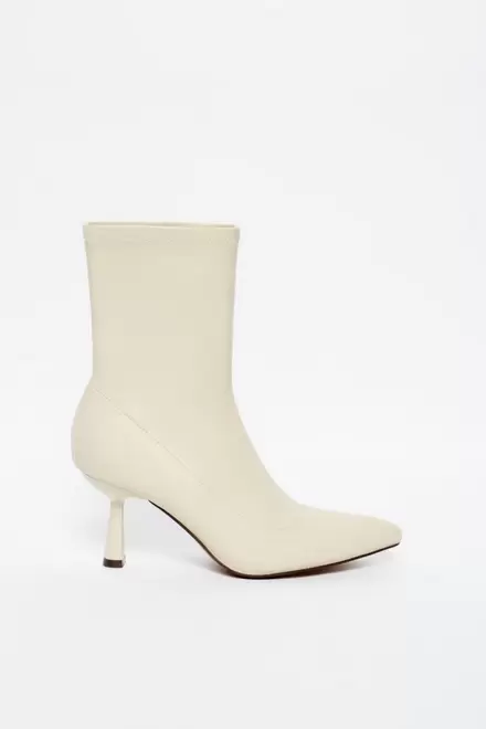 High-heeled stretch ankle boots  + Colours      32.99€