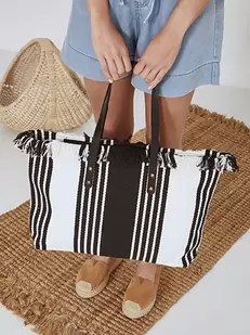 Beach bag knitted with striped