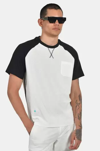 Ανδρικό Δίχρωμο T-shirt Με Τσέπη & Ραφή V-look Στο Λαιμό - ΛΕΥΚΟ
