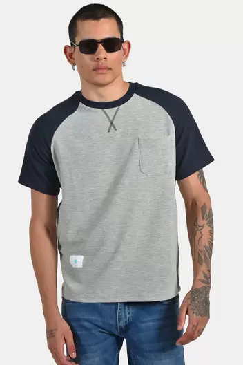Ανδρικό Δίχρωμο T-shirt Με Τσέπη & Ραφή V-look Στο Λαιμό - ΓΚΡΙ                                                                Ανδρικό Δίχρωμο T-shirt Με Τσέπη & Ραφή V-look Στο Λαιμό - ΓΚΡΙ
