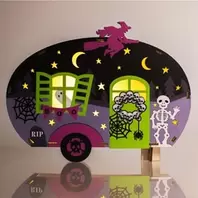 Halloween Διακοσμητικό Ξύλινο Τροχόσπιτο με Σκελετό Μάγισσα & Αράχνες με 2 LED 21x3.5x16cm