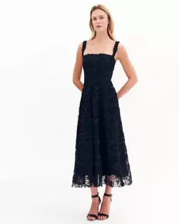 Φόρεμα cocktail με δαντέλα