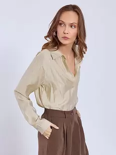 Shirt with glitter
