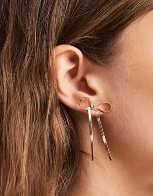 Vero Moda bow detail earrings in gold