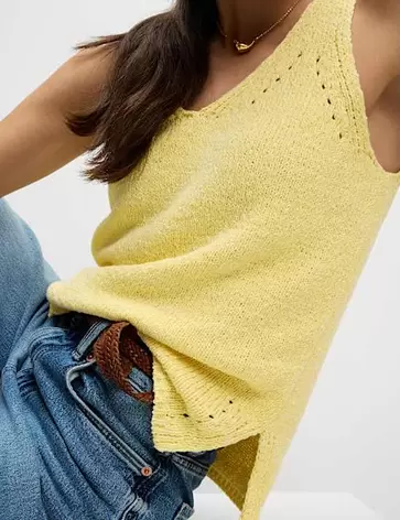 Φανελάκι με ανάγλυφη πλέξη και λαιμόκοψη V, από σύμμεικτο βαμβάκι