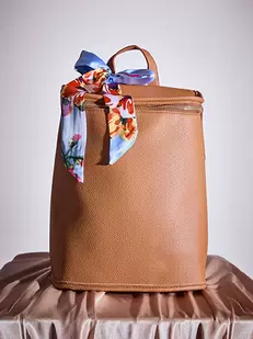 Backpack with detachable ribbon
